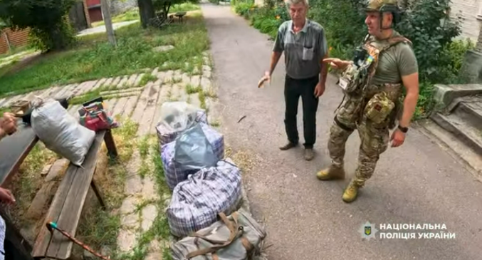 Росіяни атакували дронами  екіпаж «Білий янгол», який вивозив людей з Покровська та Родинського, - ВІДЕО