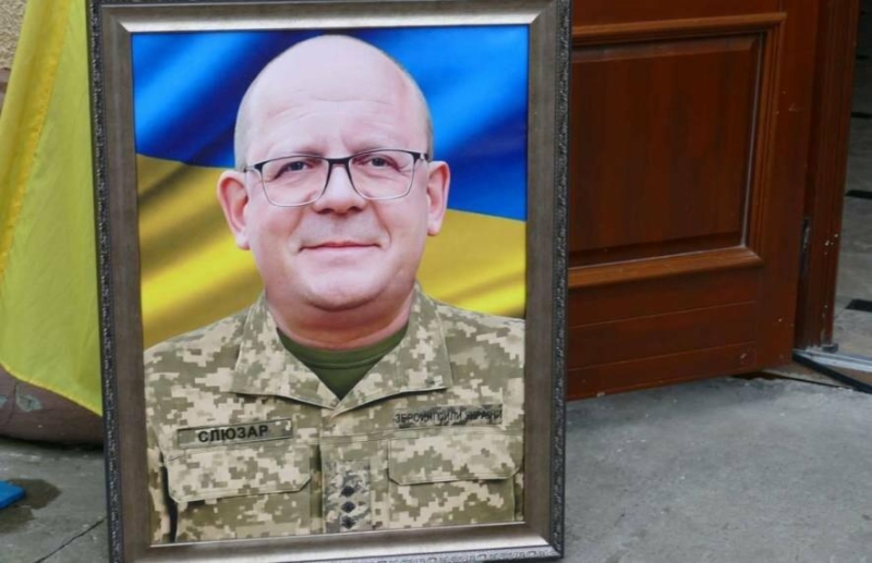 На донечок і дружину було боляче глянути: на Прикарпатті попрощалися із загиблим 47-річним Героєм (ФОТО)