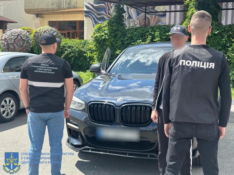 Київ: посадовці ТЦК отримували хабарі від ухилянтів, ділок розробив хитру схему