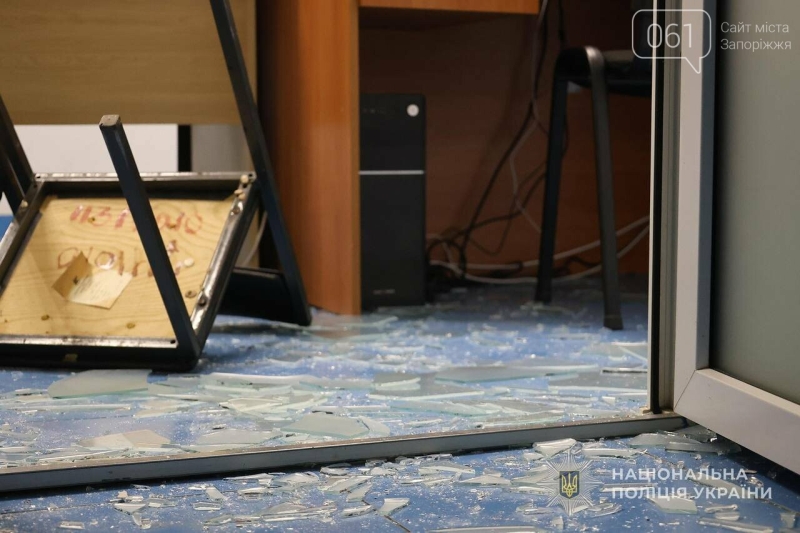 У Запоріжжі чоловік з ножем напав на лікаря та потрощив меблі в лікарні