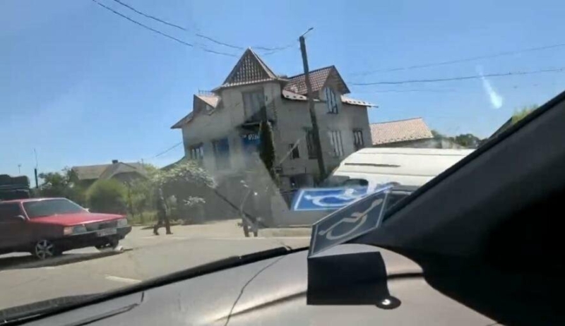 ДТП на Прикарпатті: перекинувся бус