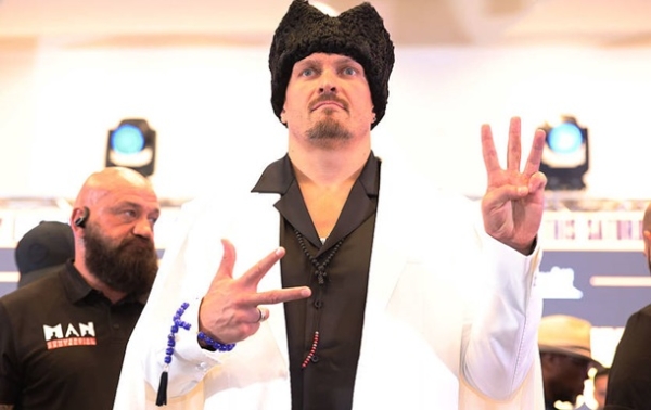 На церемонії зважування в Дюбуа було на 8 кг більше, ніж в Усика На церемонії зважування в Дюбуа було на 8 кг більше, ніж в Усика