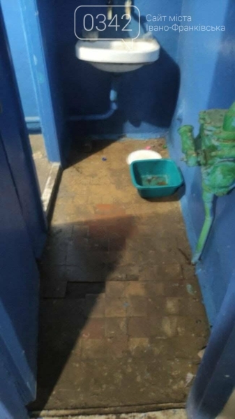 Занедбане укриття у Франківську: загроза та антисанітарія замість захисту (ФОТО)
