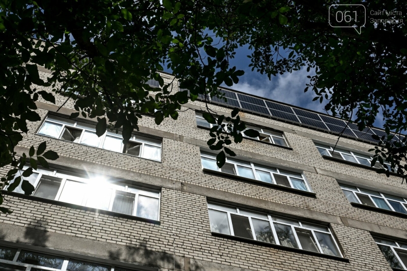 У Запоріжжі запустили ще одну СЕС на даху лікарні, планують побудувати сховище для зберігання електроенергії