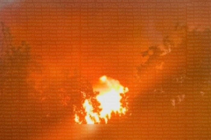 На Київщині зайнялась масштабна пожежа внаслідок нічної атаки РФ