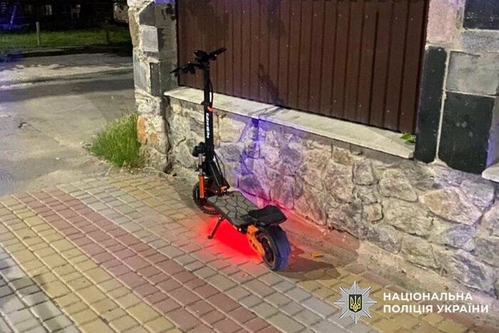 У Старокостянтинові підліток на електросамокаті збив пенсіонерку: жінка в лікарні