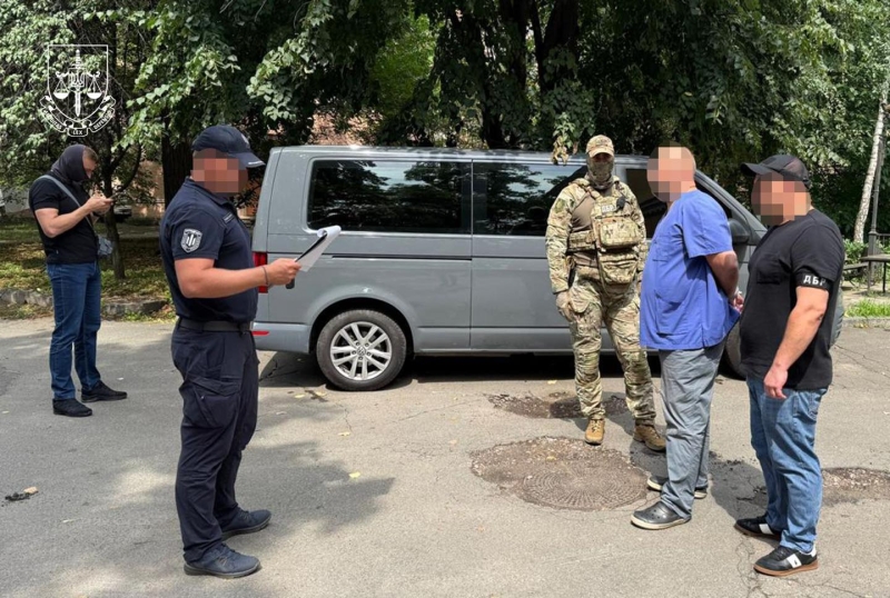 У Києві затримано керівництво та лікарів медзакладу, які оформлювали інвалідність ухилянтам