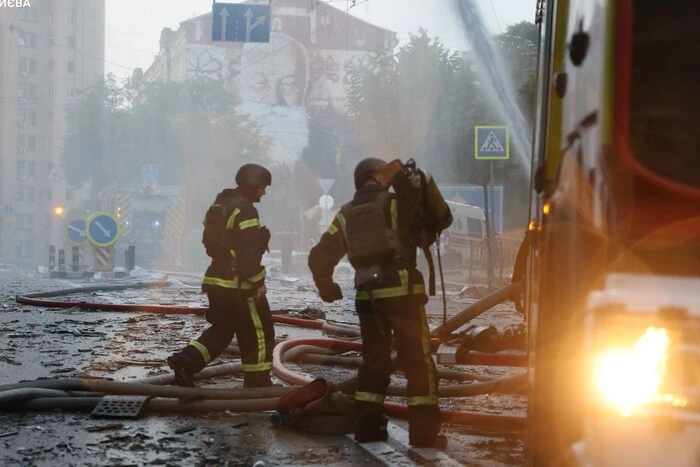 Загинула 22-річна поліціянтка. Що відомо про жертв нічного удару по Києву