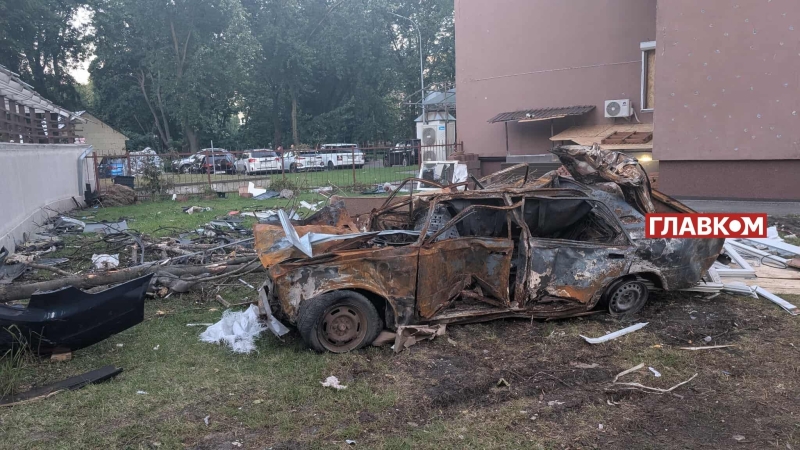 10 днів після трагедії. Фоторепортаж із місця влучання ракети у Шевченківському районі