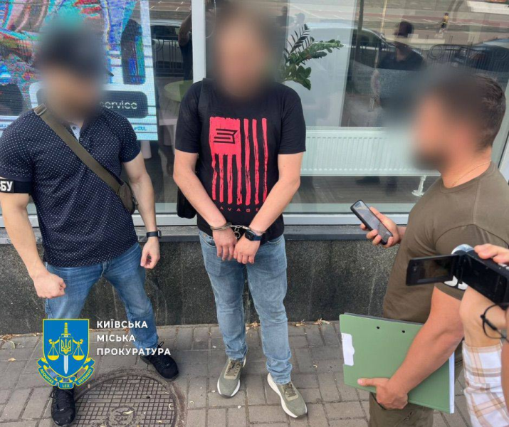 На хабарі затримано посадовицю КМДА та директора Бессарабського ринку