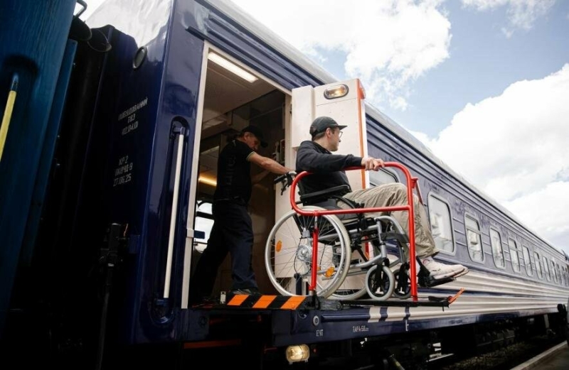 Укрзалізниця представила перший повністю безбар&rsquo;єрний вагон для пасажирів на колісних кріслах