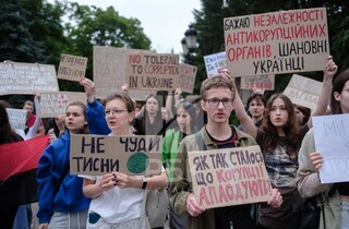 У Маріїнському парку люди вийшли на підтримку законопроєкту про незалежність НАБУ і САП