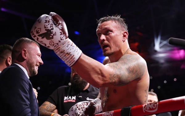 Усик з гумором охарактеризував свій переможний удар у бою проти Дюбуа Усик з гумором охарактеризував свій переможний удар у бою проти Дюбуа