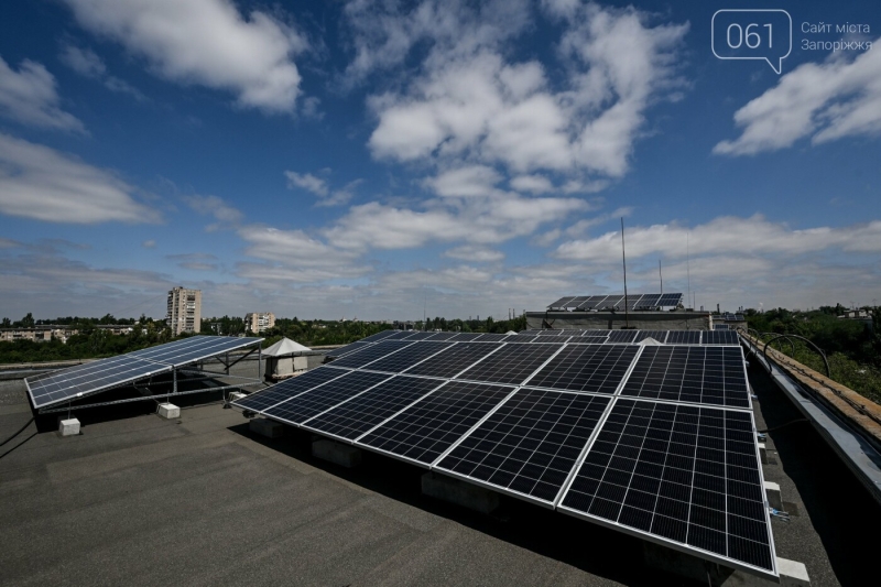 У Запоріжжі запустили ще одну СЕС на даху лікарні, планують побудувати сховище для зберігання електроенергії