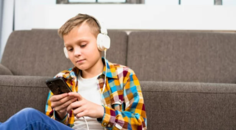 Що купити за "Пакет школяра" і чому смартфон - під забороною