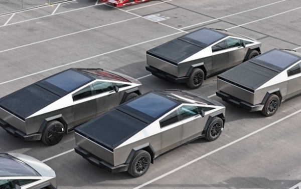 Продажі Tesla Cybertruck впали до п'яти тисяч за квартал Продажі Tesla Cybertruck впали до п'яти тисяч за квартал