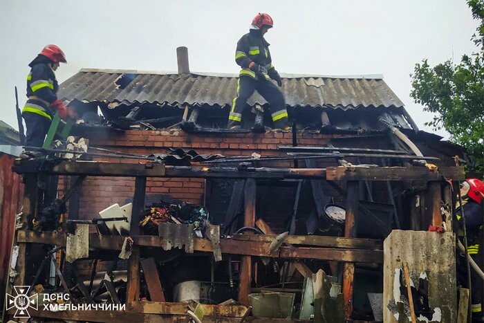 У Лехнівці згоріла літня кухня: обійшлося без жертв