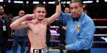 Японський боксер поступився поясами американцю у найлегшій вазі