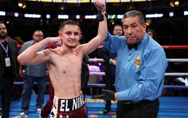 Японський боксер поступився поясами американцю у найлегшій вазі Японський боксер поступився поясами американцю у найлегшій вазі