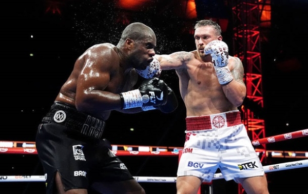 Нокаут у п’ятому: кращі моменти бою Усик-Дюбуа