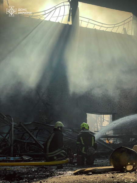 Удар по Києву: аварійно-рятувальні роботи призупинено (фото)