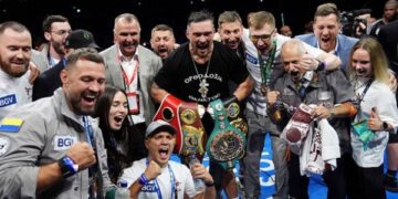 Усик прибув до України після перемоги в реванші