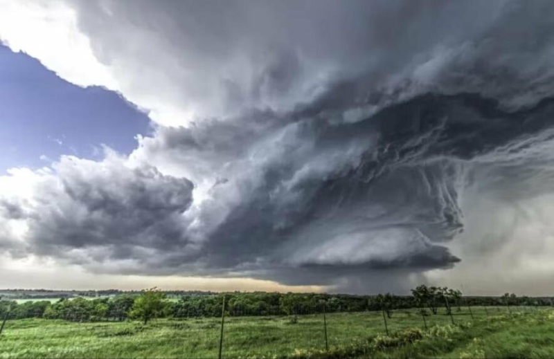 На Івано-Франківськ суне негода: синоптики оприлюднили важливе попередження