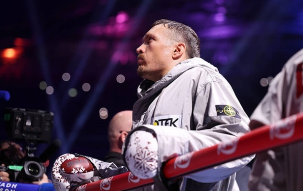 Льюїс коментує черговий титул Усика: Переміг усіх топових, він геній Льюїс коментує черговий титул Усика: Переміг усіх топових, він геній