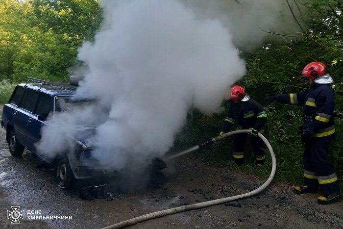У селі Коритне згорів легковик "ВАЗ 2104"