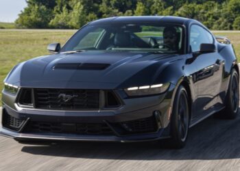 Бензиновий Ford Mustang знову випередив електричний Mach-E за продажами в США