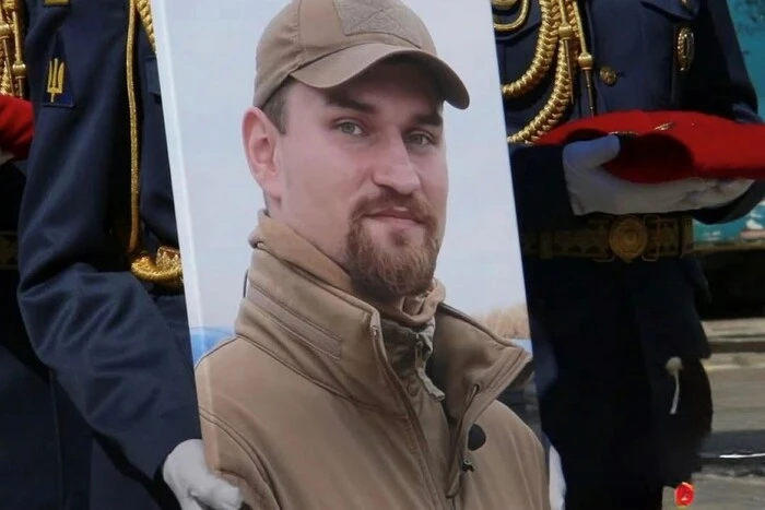 Київ попрощався із загиблим пілотом, Героєм України Максимом Устименком (фото)