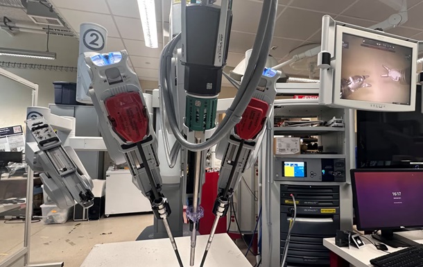 Роботи-хірурги самостійно провели операції
