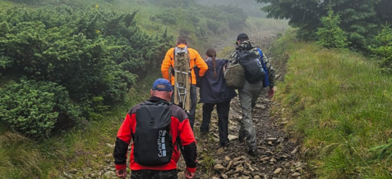 Неприборкані Карпати: рятувальники знайшли знесилене подружжя після двох днів блуду (ФОТО)