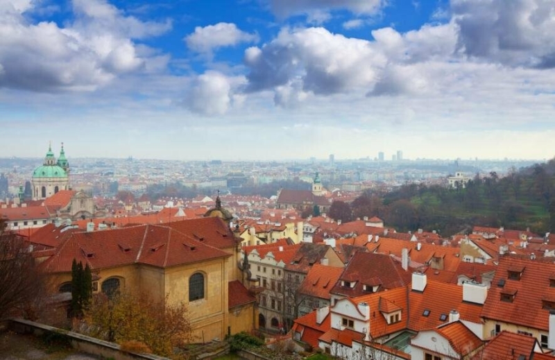 Прага опинилася в темряві – масштабний блекаут паралізував метро, трамваї, люди застрягли в ліфтах