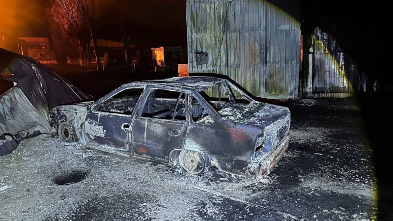 У Луганську після обстрілу згоріла нафтобаза, - ФОТО