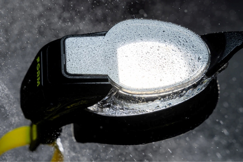 FORM представляє Smart Swim 2 PRO - перші у світі AR-окуляри для плавання із захистом Gorilla Glass