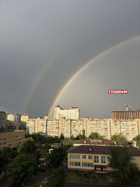 Над столицею України після зливи засяяла подвійна веселка (фото)