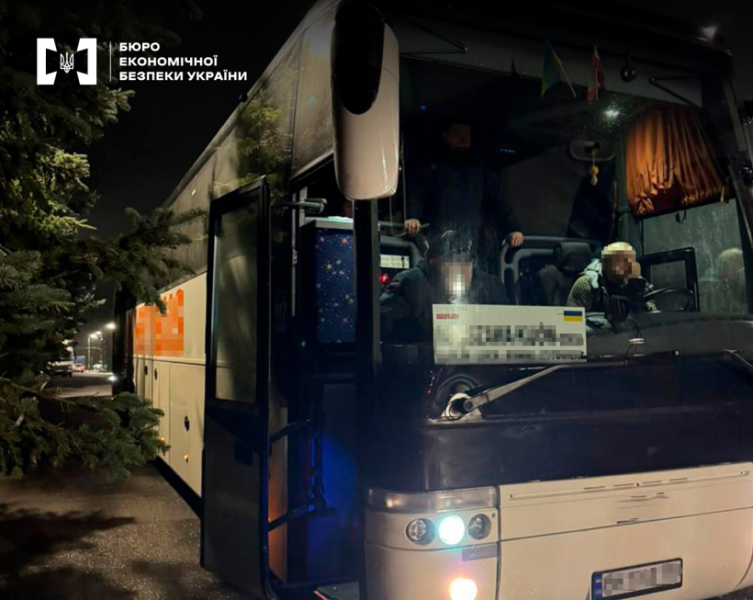 Контрабанда на мільйони. Викрито схему ввезення коштовних прикрас та годинників до Києва