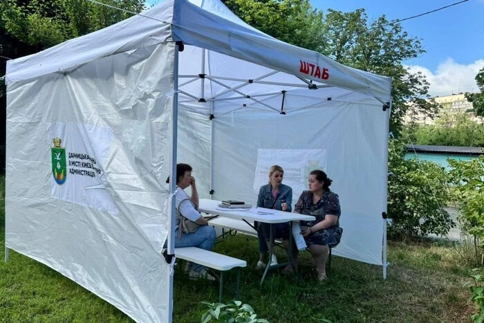 У двох районах столиці розгорнуто штаби для допомоги постраждалим від обстрілів: адреси