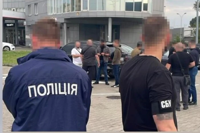СБУ та Нацполіція проводять безпекові заходи в одному з районів Києва