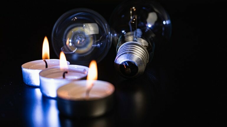 Десятки вулиць без світла до вечора: кого із миколаївців завтра очікують відключення