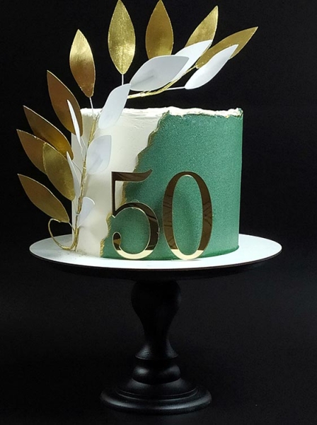 Дніпровський кондитер представив суто чоловічій торт