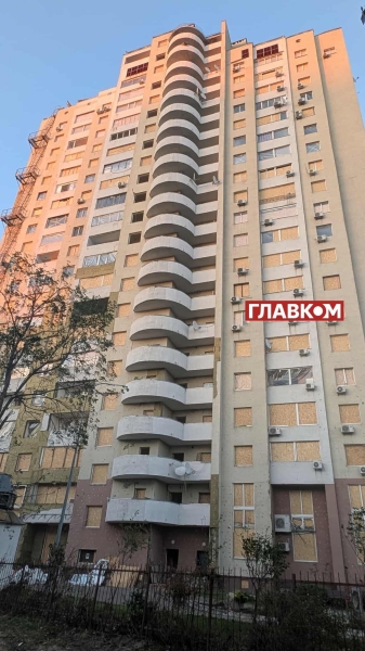 10 днів після трагедії. Фоторепортаж із місця влучання ракети у Шевченківському районі