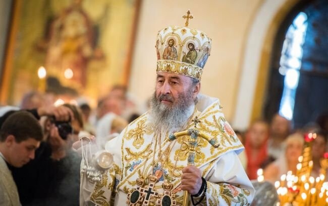 Показали російський паспорт очільника УПЦ МП Онуфрія