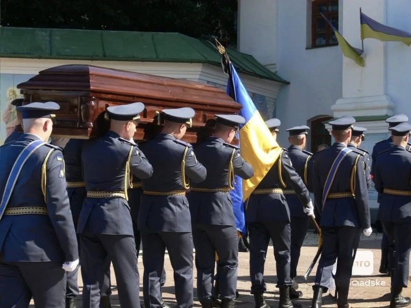 Київ попрощався із загиблим пілотом, Героєм України Максимом Устименком (фото)