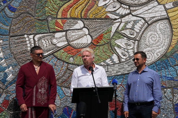 Відновлена мозаїка Алли Горської була презентована Усиком у Лондоні