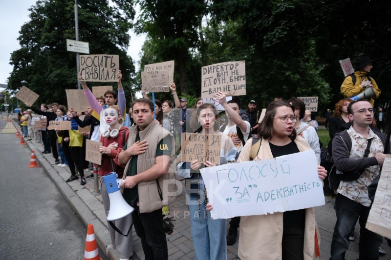 У Маріїнському парку люди вийшли на підтримку законопроєкту про незалежність НАБУ і САП