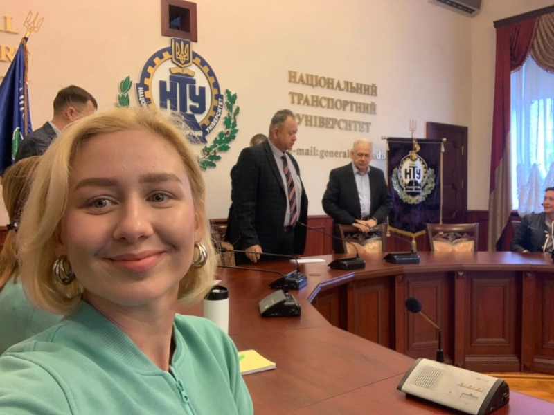 Коли війна змінює шлях: як музикантка із Донецької області стала автомеханіком