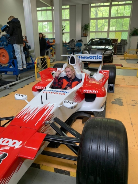 Коли війна змінює шлях: як музикантка із Донецької області стала автомеханіком