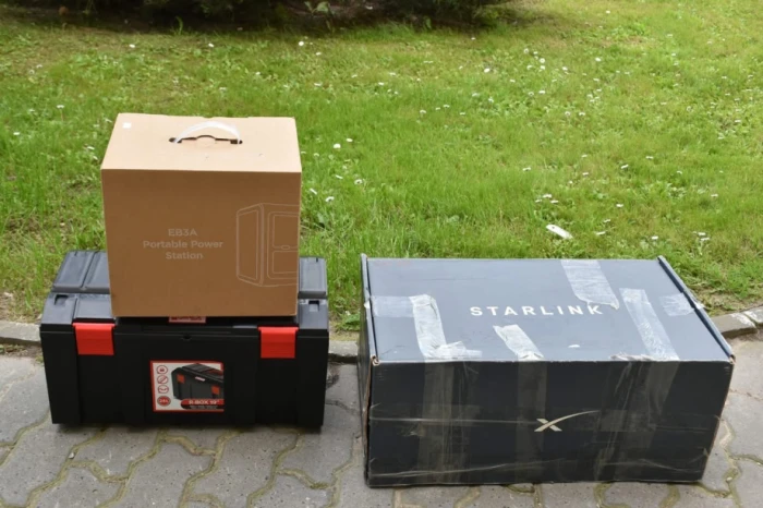 Луцька громада підтримує військових: передали нові квадрокоптери та обладнання на фронт